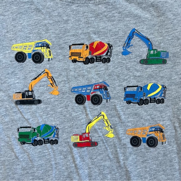 🆕 Hanna Andersson construction truck graphic tee 130 cm - Picture 2 of 6